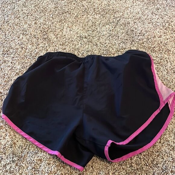 Nike dry fit shorts - Picture 3 of 3